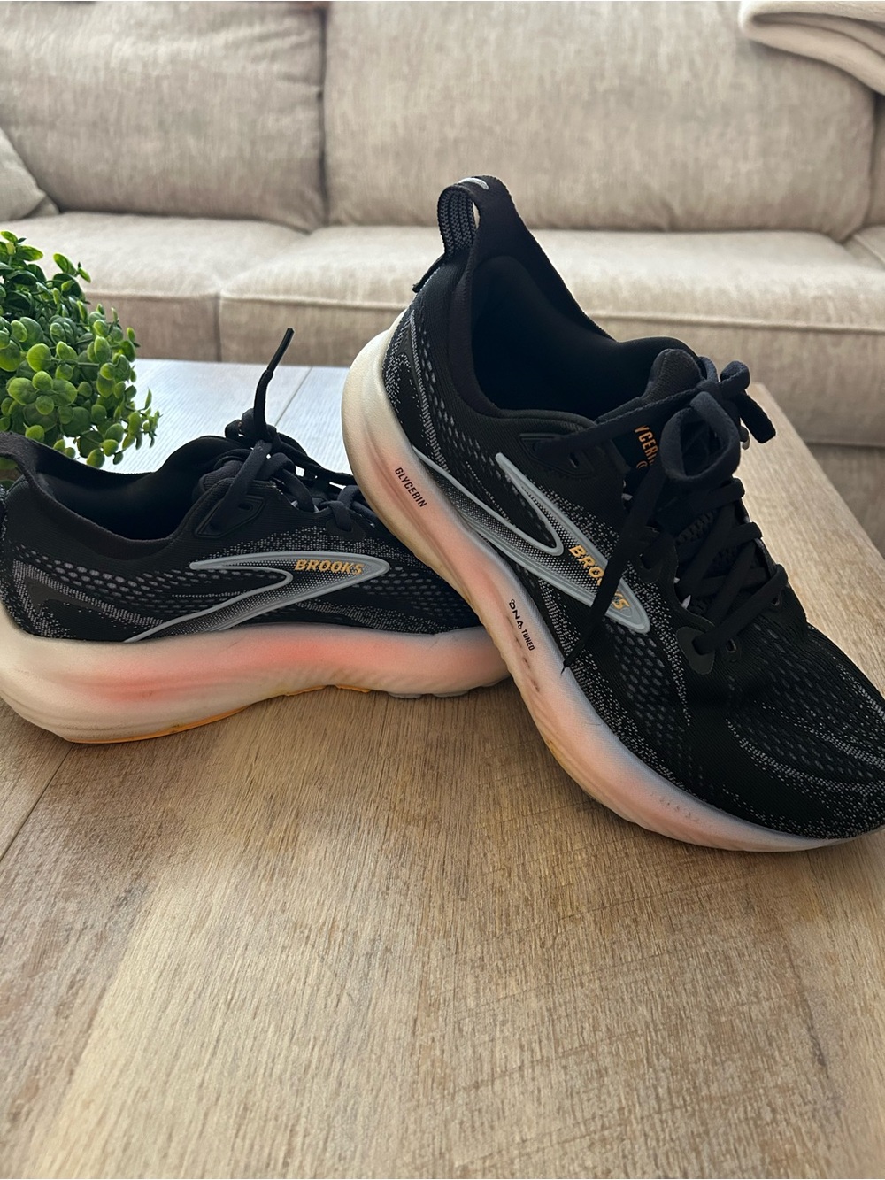 Brooks Glycerin DNA TUNED Black Athletic Running Shoes with White and Pink soles